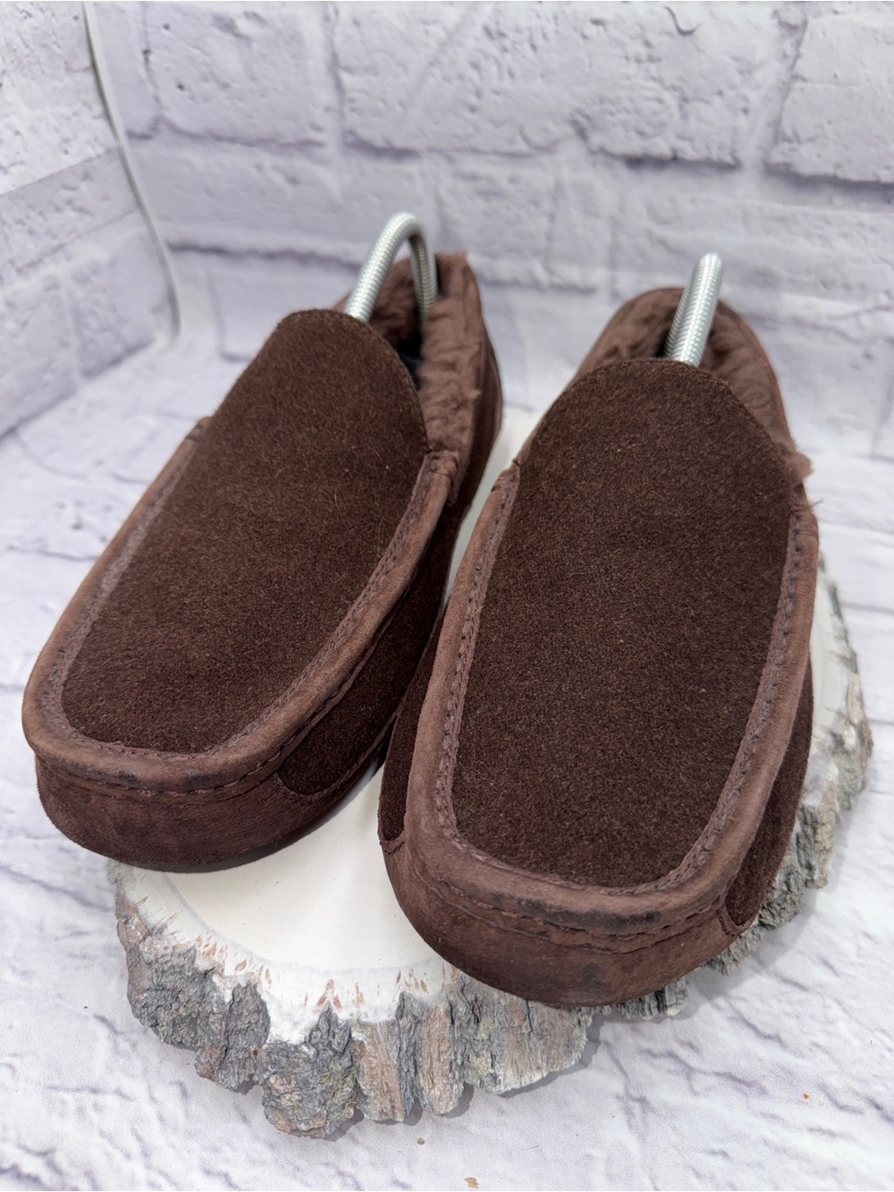 UGG Ascot Mens Espresso Brown Suede Moccasin Slippers Size 8 Sheepskin Lined - Picture 2 of 10